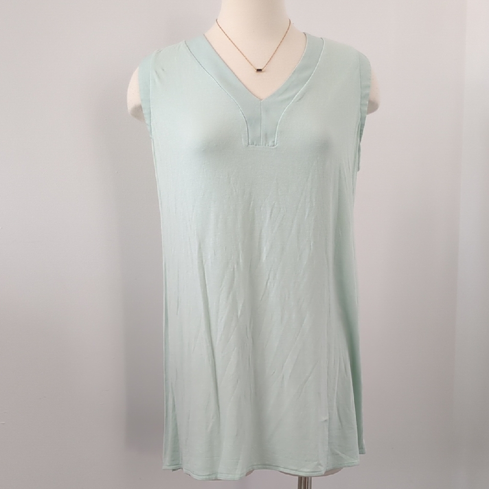 Liz Lange Maternity Light Seafoam Green Sleeveless Top Blouse V Neck